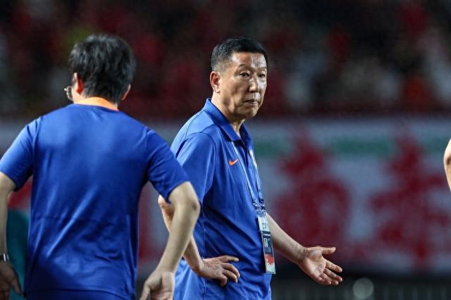 记者：经纪人“大姐”现身上海，要找瓦科聊，崔康熙又有想法