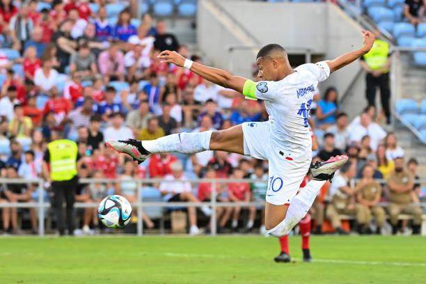 乐鱼-法国31射仅入3球，姆巴佩组织射门一肩挑适得其反？