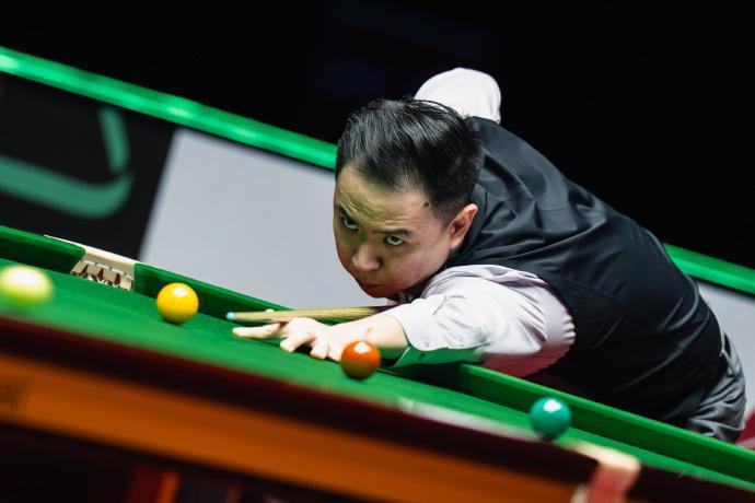 Leyu-轰1杆破百4杆50+！肖国栋5-2赢下德比战，晋级世界大奖赛四强