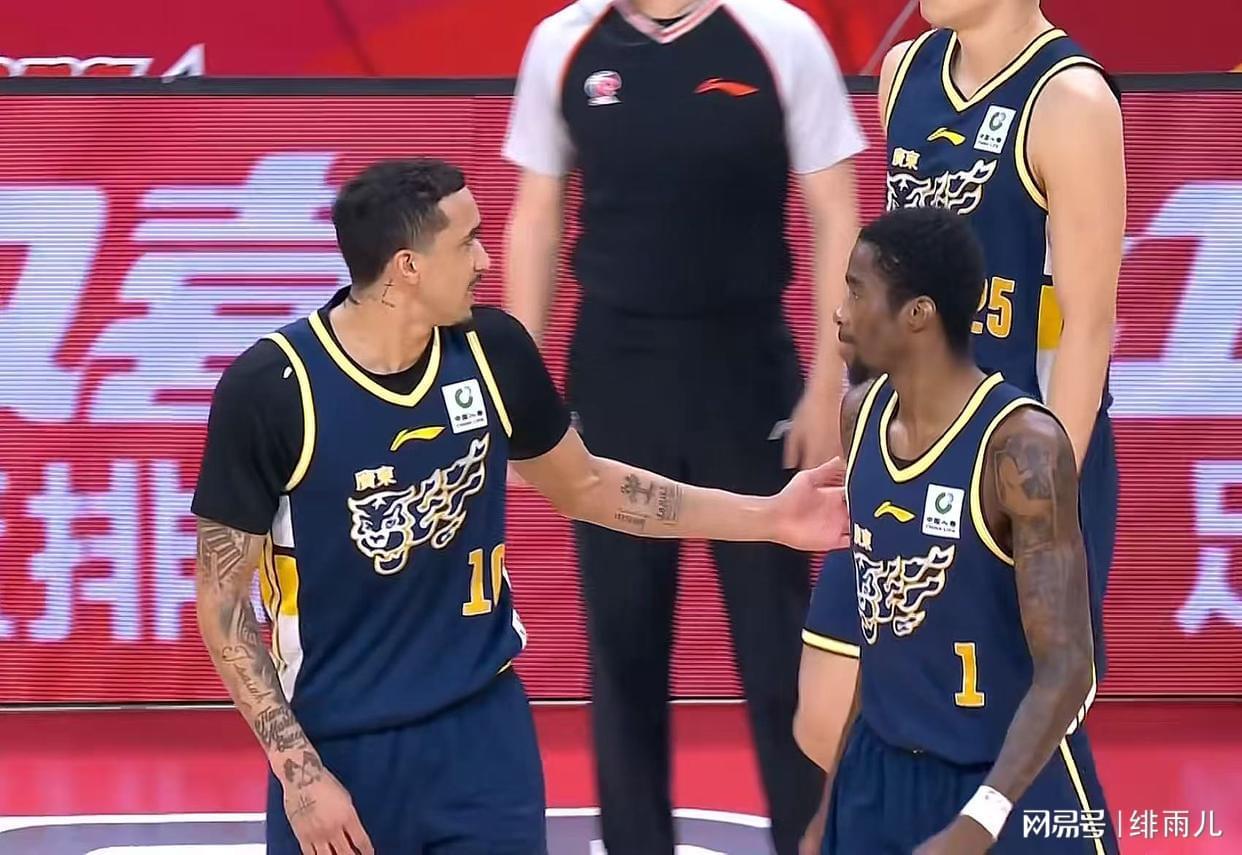 乐鱼体育-恭喜杜锋！广东残阵打爆上海男篮，朱芳雨押宝2米18新大外援？